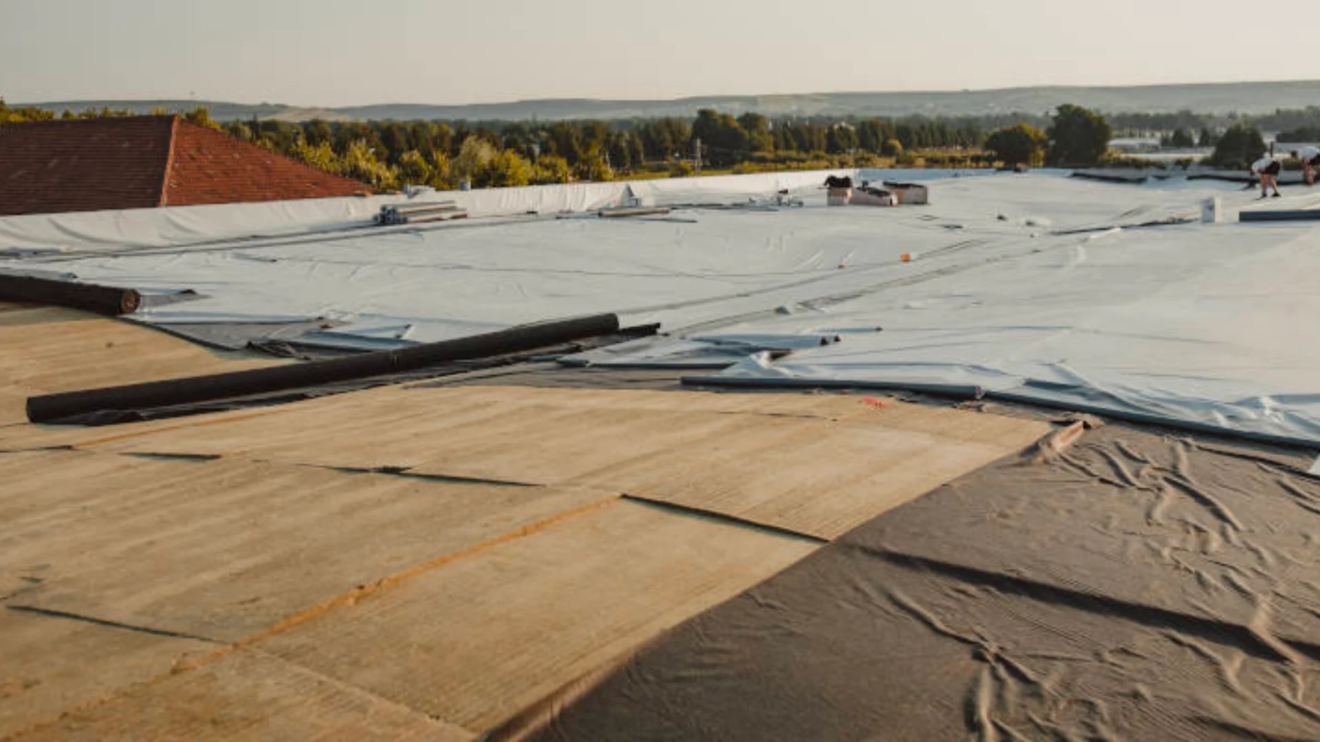 Emergency Roof Tarping for Houston Commercial Buildings / TX Storm Response