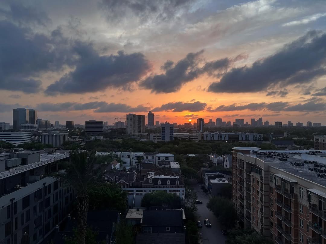 Commercial Real Estate & REIT Roofing Services / Houston, TX