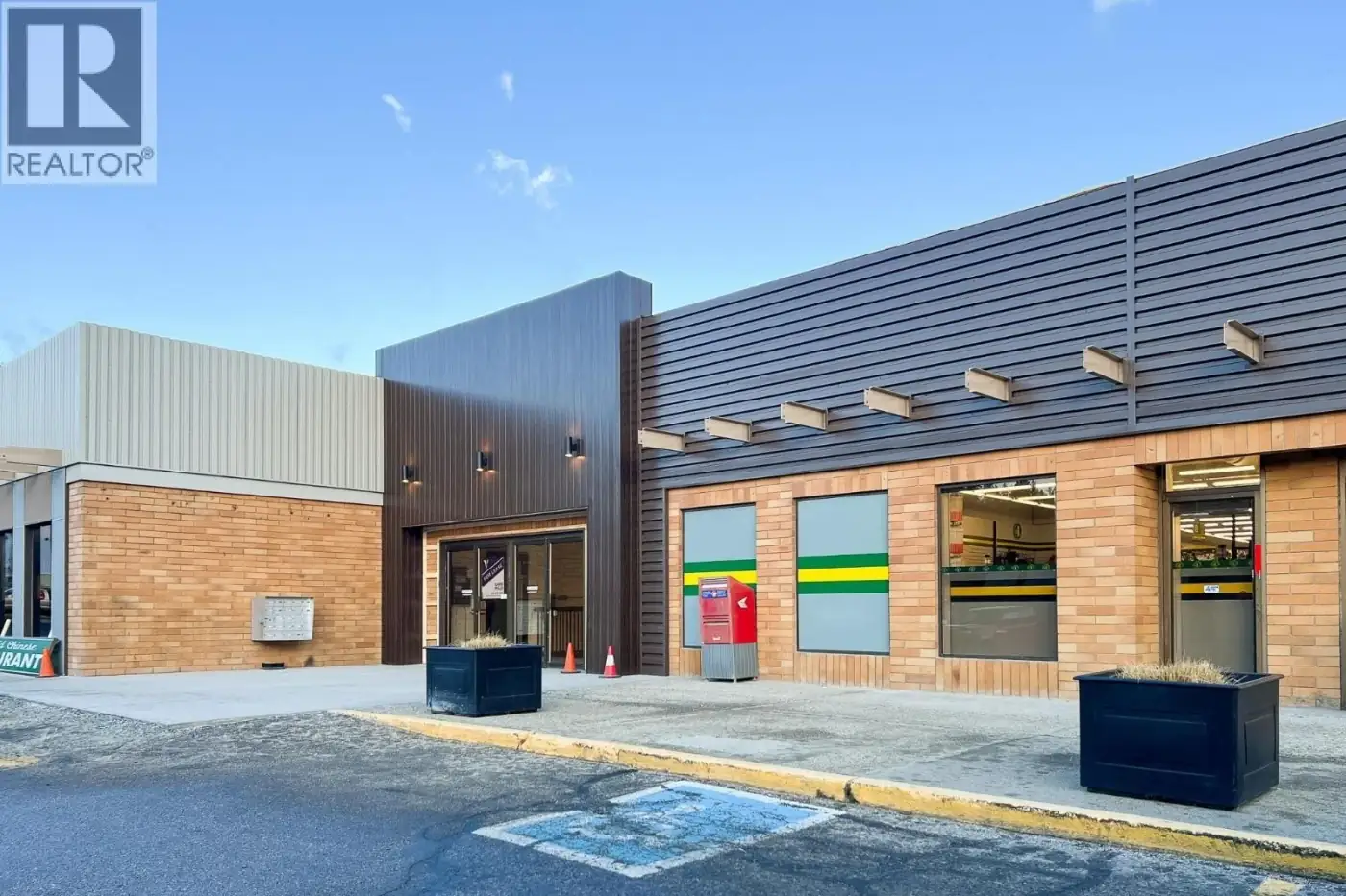 Multi-Tenant Retail & Strip Center Roofing / Houston, TX
